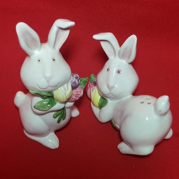 Omnibus Bunny Rabbit Salt & Pepper Shaker Set - Picture 1 of 12